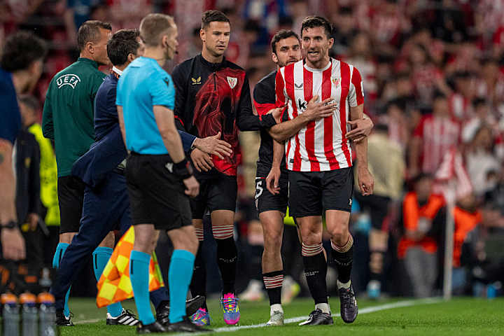 Daniel Vivian expulsé face à Man Utd Daniel Vivian expulsé face à Man Utd