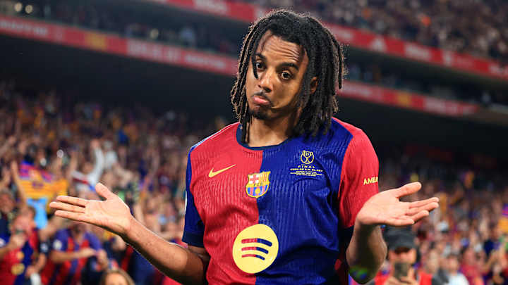 Jules Kounde en action avec Barcelone