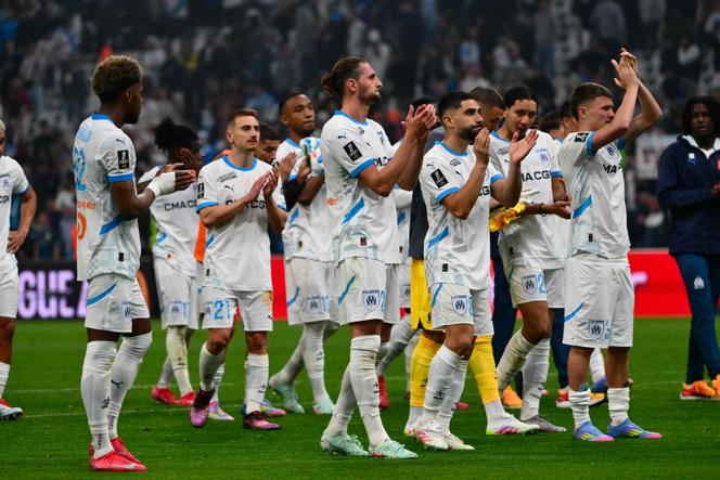 Les joueurs marseillais célèbrent leur victoire contre Toulouse, au Vélodrome, le 6 avril 2025.