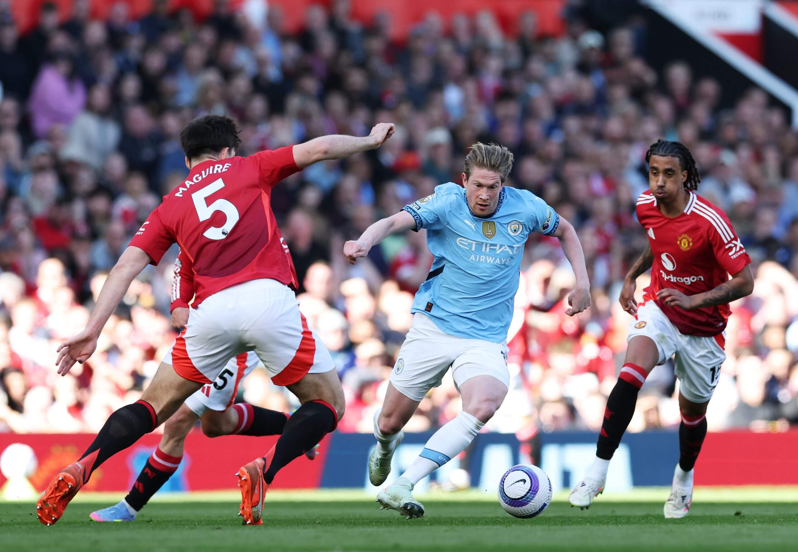 Action durant le derby Manchester United vs Manchester City