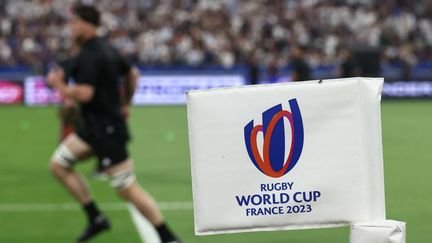 Un rugbyman court sur un terrain pendant la Coupe du monde de rugby, le 8 août 2023 à Saint-Denis (Seine-Saint-Denis). (FRANCK FIFE / AFP)