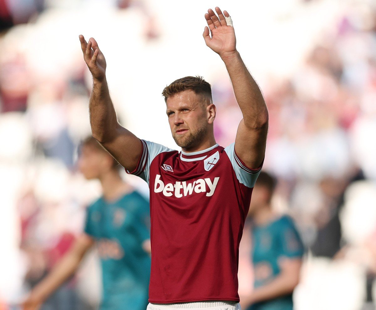 Niclas Fullkrug salue les fans de West Ham