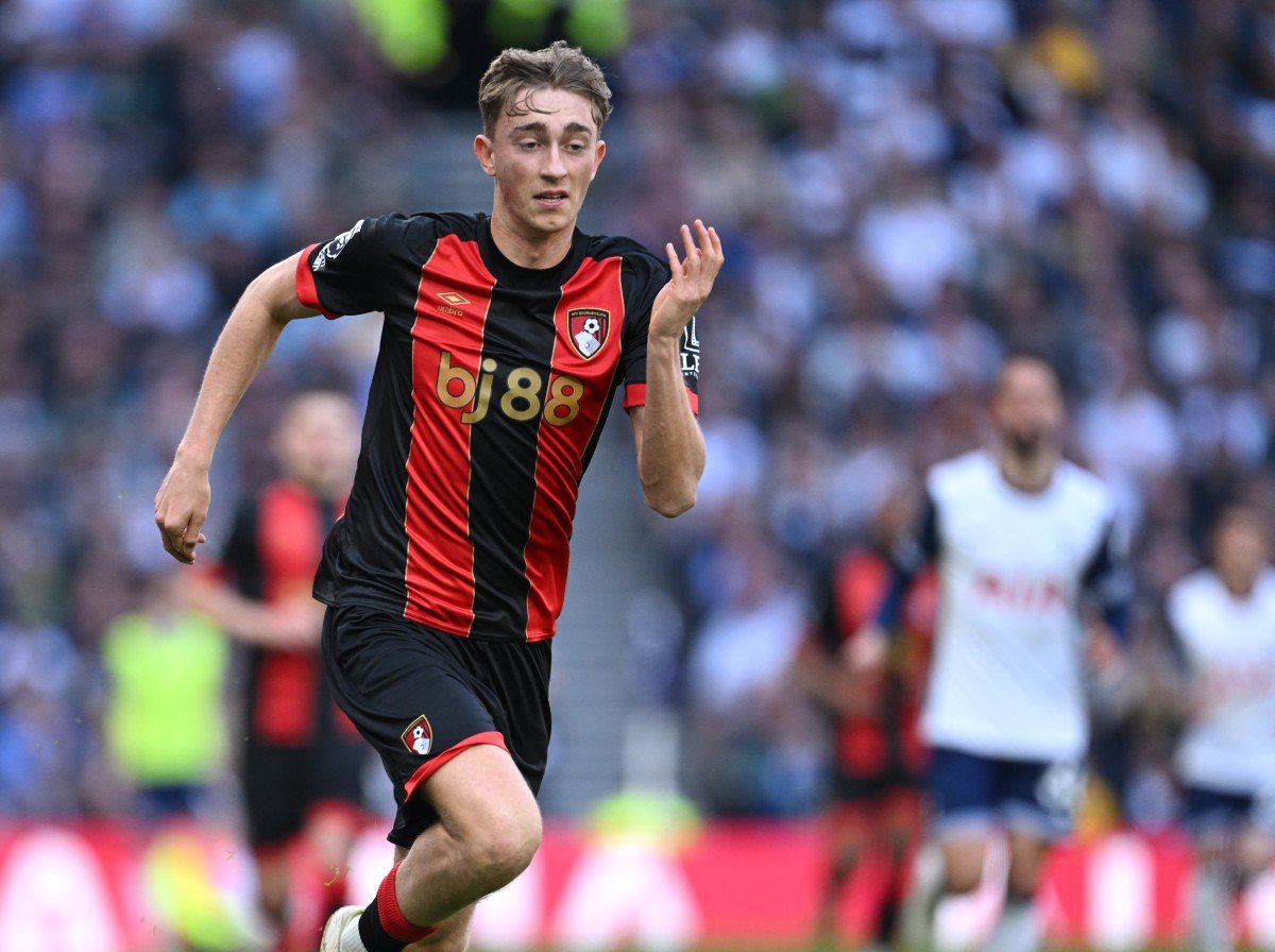 Dean Huijsen en action pour AFC Bournemouth contre Tottenham