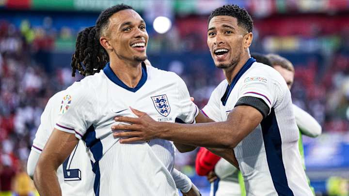 Trent Alexander-Arnold (à gauche) et Jude Bellingham sont devenus de bons amis en équipe d'Angleterre