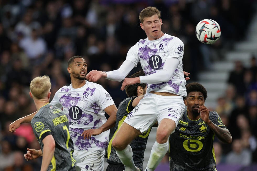 Charlie Cresswell (droite) à Toulouse le 12 avril 2025