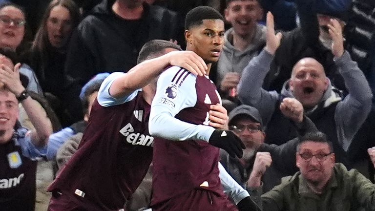 Marcus Rashford célèbre son but avec Aston Villa contre Brighton