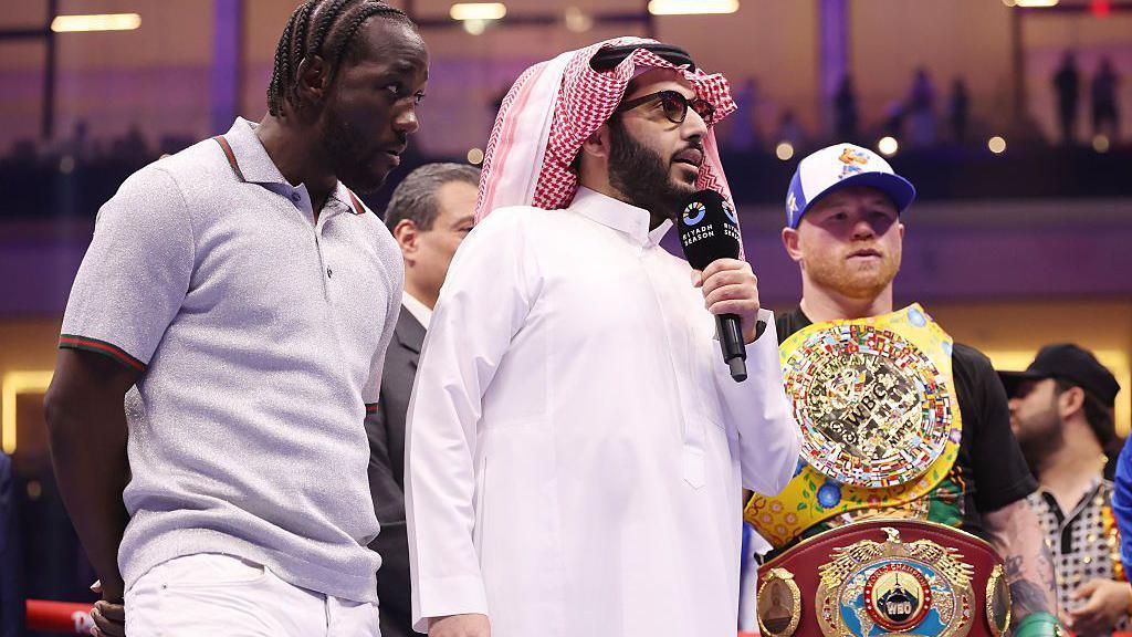 Turki Alalshikh avec Saul Alvarez et Terence Crawford
