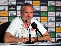 Ugo Mola détendu avant le match