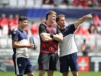 Josh Brennan avec Damian Penaud et Louis Bielle-Biarrey