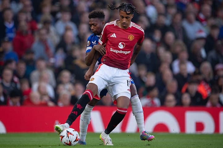 Leny Yoro aux côtés d'Alvaro Djalo