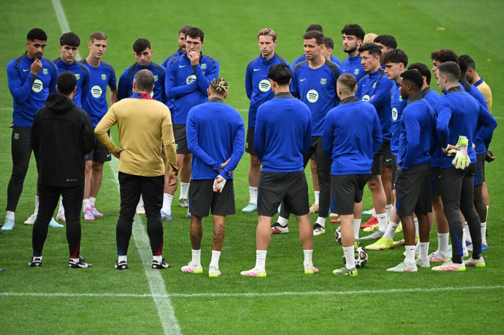 Les joueurs de Barcelone s'entraînent à Milan avant le match retour des demi-finales