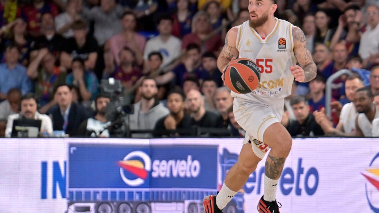 Mike James de l'AS Monaco face à Barcelone en Euroligue
