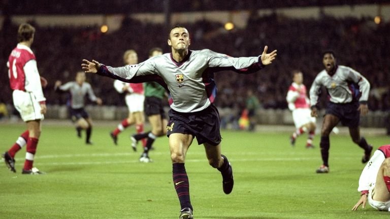 Luis Enrique célèbre un but avec Barcelone contre Arsenal à Wembley en 1999