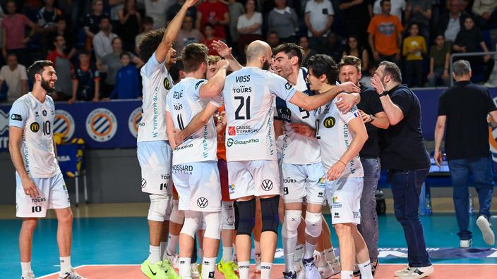 Les Tourangeaux célèbrent leur qualification pour la finale du championnat, lundi soir à Montpellier.