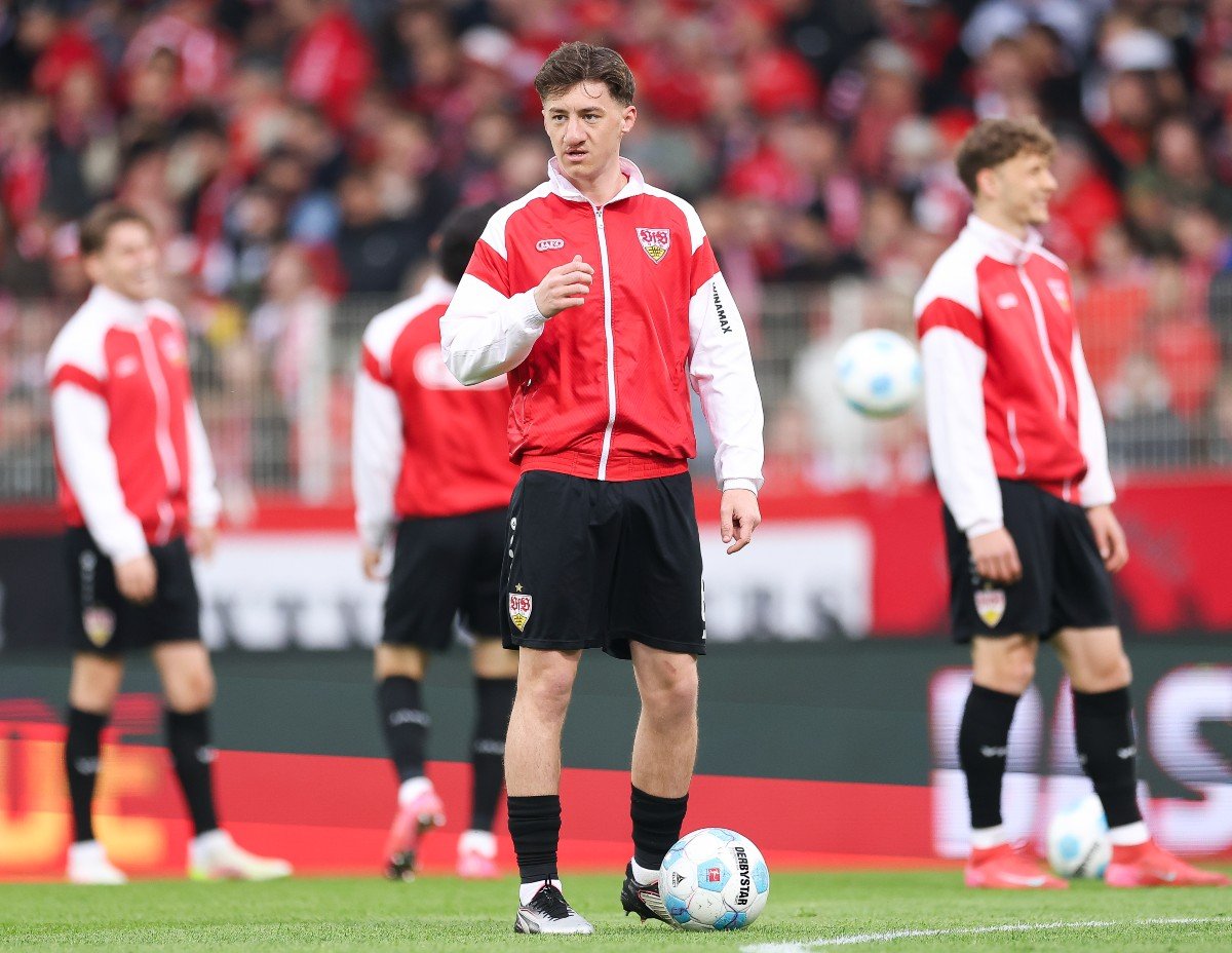 Angelo Stiller à l'échauffement avec Stuttgart