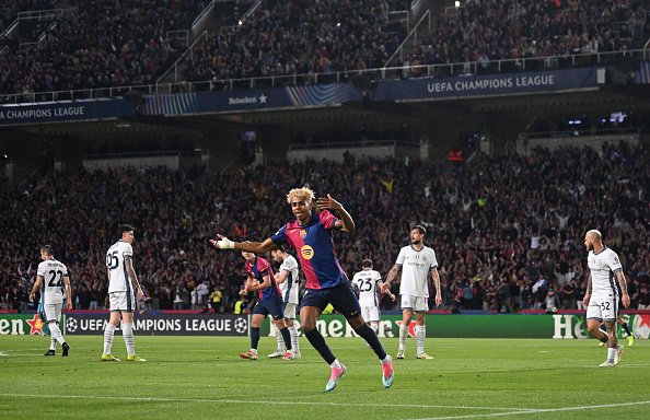 Lamine Yamal lors de FC Barcelone contre Inter Milan