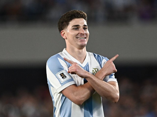 Julian Alvarez célèbre un but, mars 2025