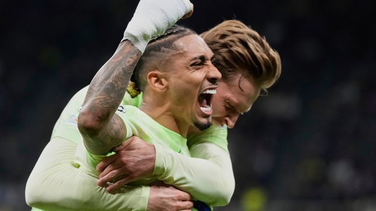 Raphinha célèbre son but pour Barcelone