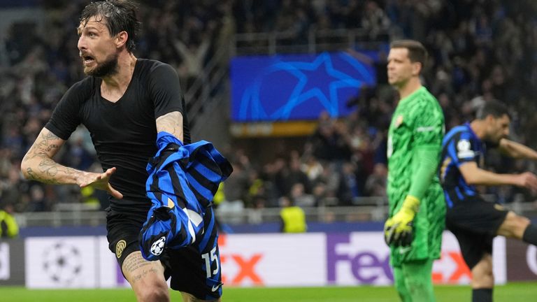 Francesco Acerbi célèbre son but égalisateur pour Inter Milan