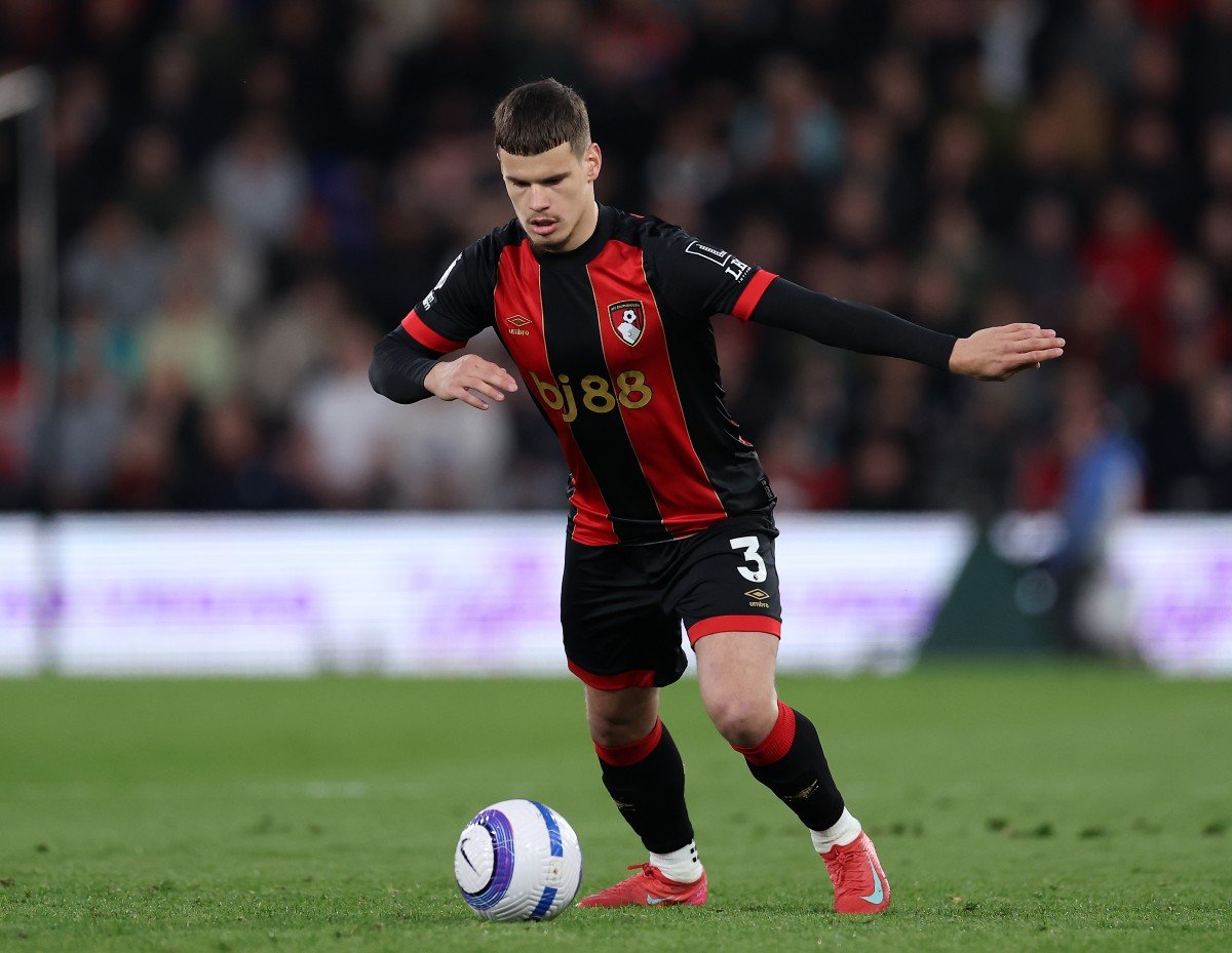 Milos Kerkez avec Bournemouth
