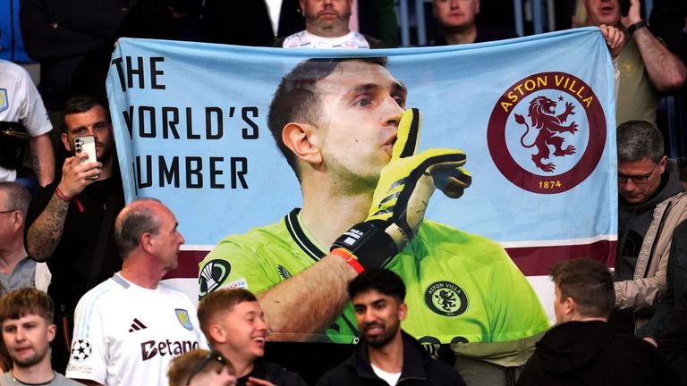 Emi Martinez s'attendait à un accueil bruyant à Paris