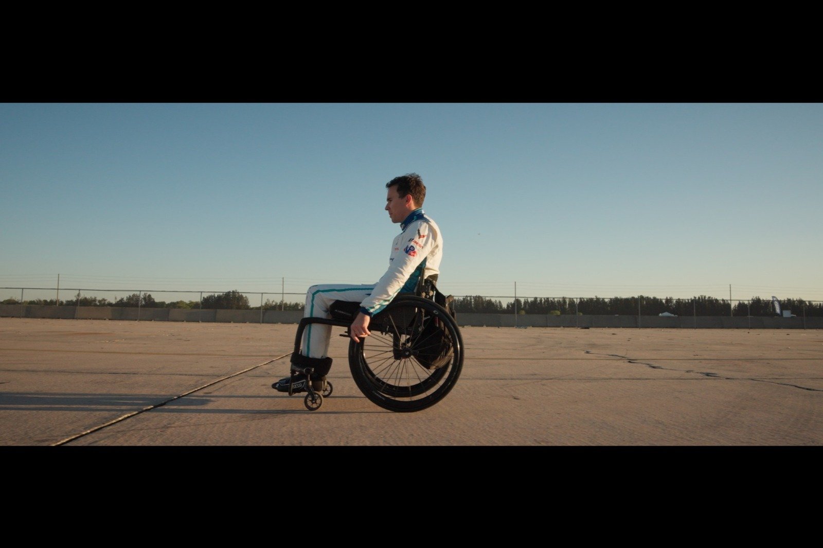 Robert Wickens en compétition avec les commandes manuelles