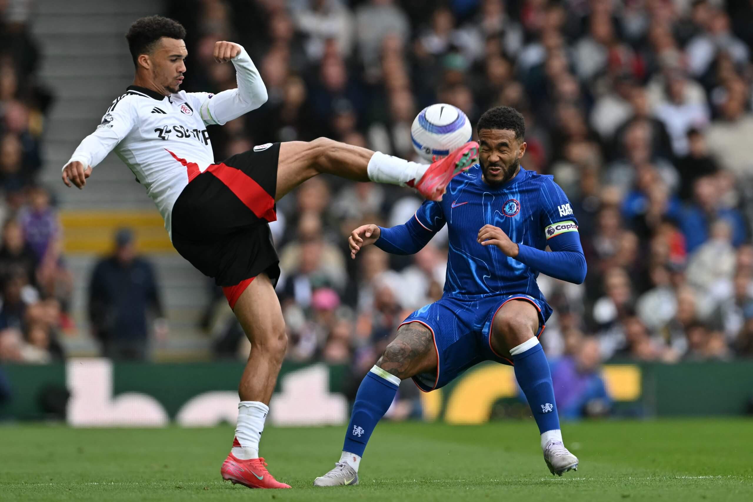 Antonee Robinson en action contre Chelsea