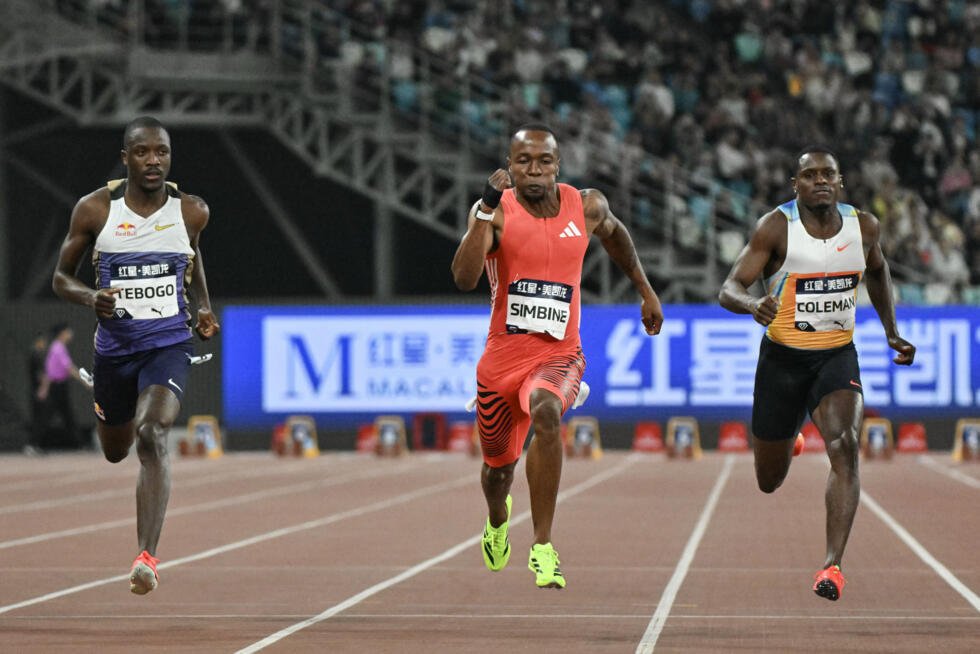 Letsile Tebogo et Akani Simbine lors du 100m au meeting Ligue de Diamant de Xiamen (Chine) le 26 avril 2025