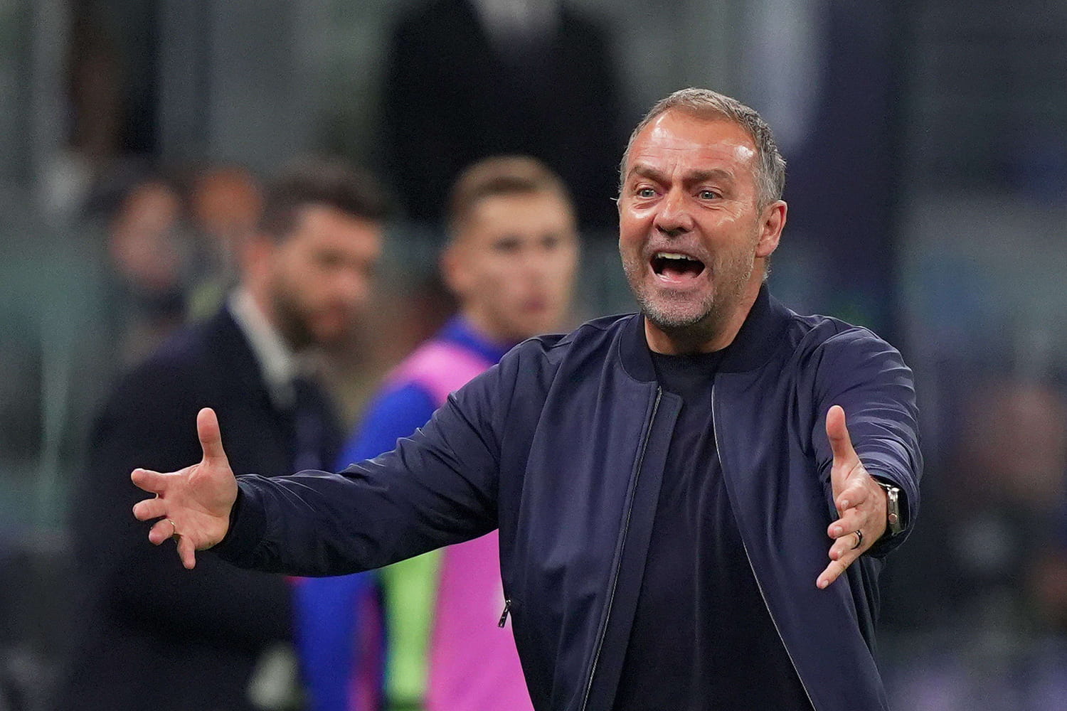 Hansi Flick critique l'arbitrage de Szymon Marciniak après la défaite du Barça