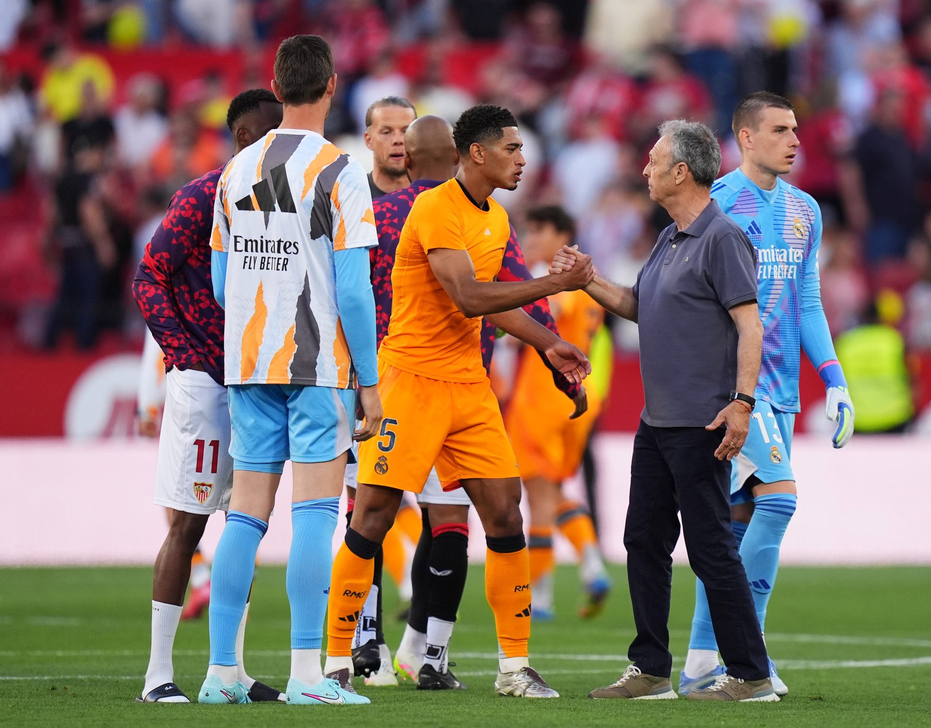 Jude Bellingham célèbre un but face à Séville