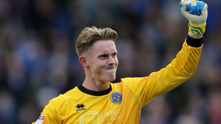 Dean Henderson sous le maillot de Shrewsbury