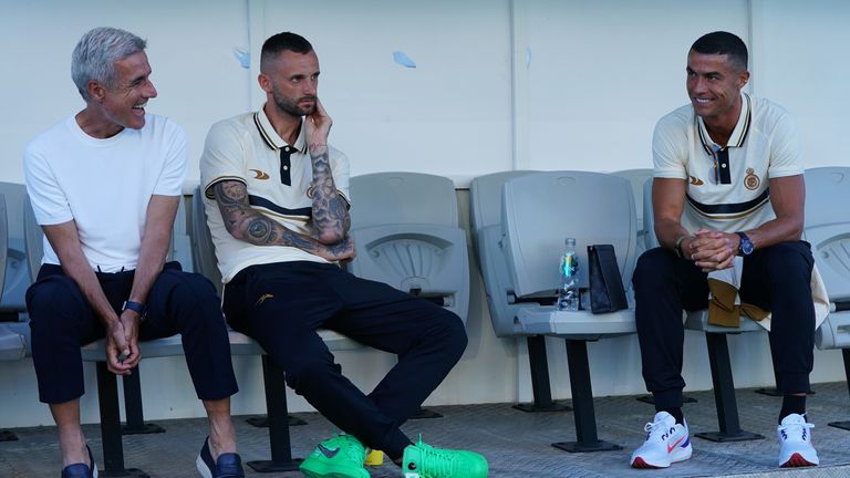 Luis Castro discute avec Marcelo Brozovic et Cristiano Ronaldo