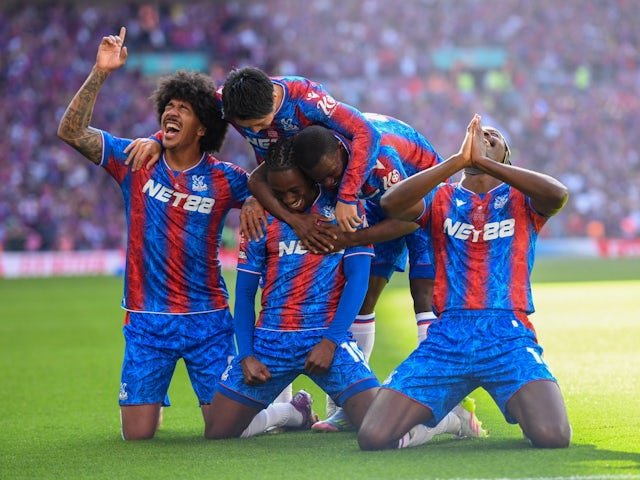Eberechi Eze célèbre un but avec Crystal Palace