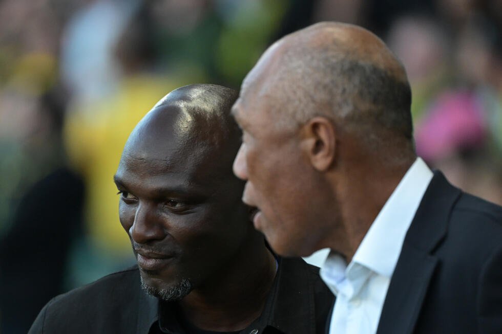 L'entraîneur de Montpellier Zoumana Camara et Antoine Kombouaré lors du match de L1 opposant leurs équipes le 17 mai 2025 au Stade de la Beaujoire–Louis Fonteneau de Nantes