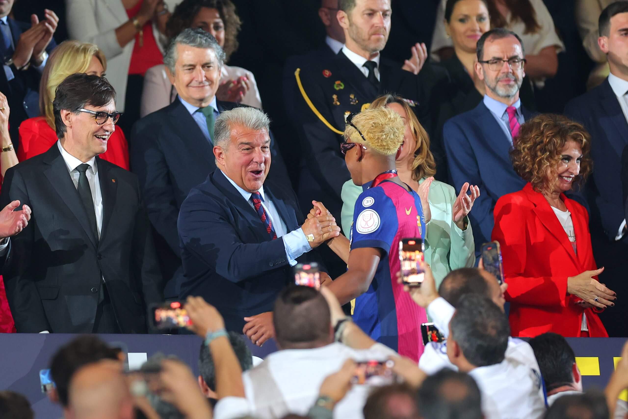 Laporta et Yamal après la victoire en finale de la Copa del Rey d'avril contre le Real Madrid (Fran Santiago/Getty Images)