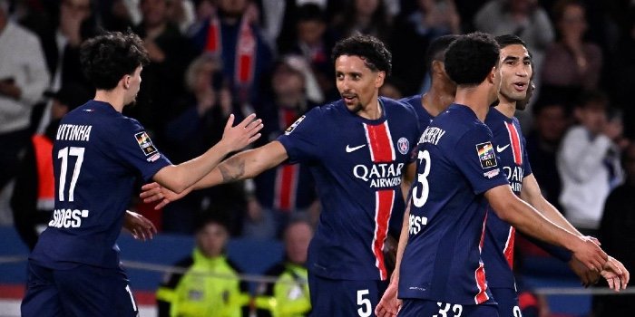 Célébration PSG après victoire contre Auxerre