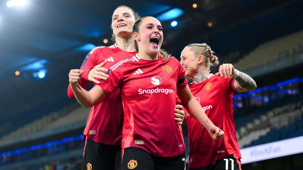 Ella Toone de Manchester United célèbre un but