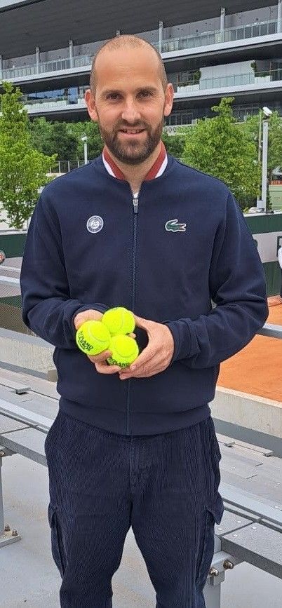 Arthur Bongrand doit gérer 302 ramasseurs et ramasseuses de balles cette année à Roland-Garros