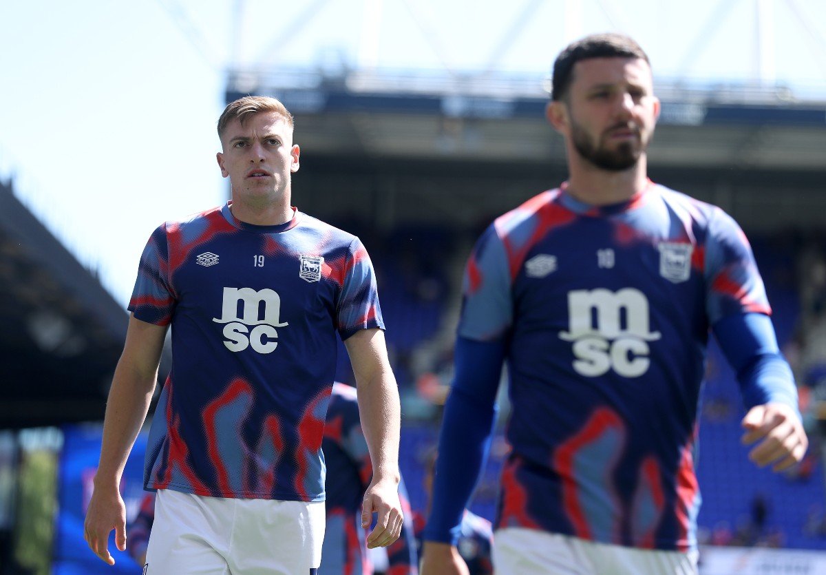 Liam Delap s’échauffant pour Ipswich