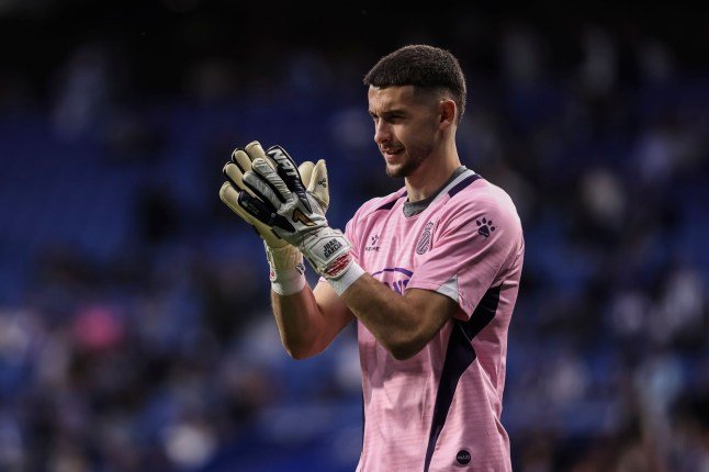 Joan Garcia lors d'un match de La Liga EA Sports au RCDE Stadium