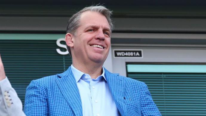 Todd Boehly souriant