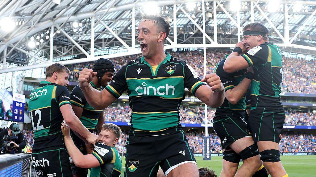 Alex Mitchell et ses coéquipiers de Northampton célèbrent