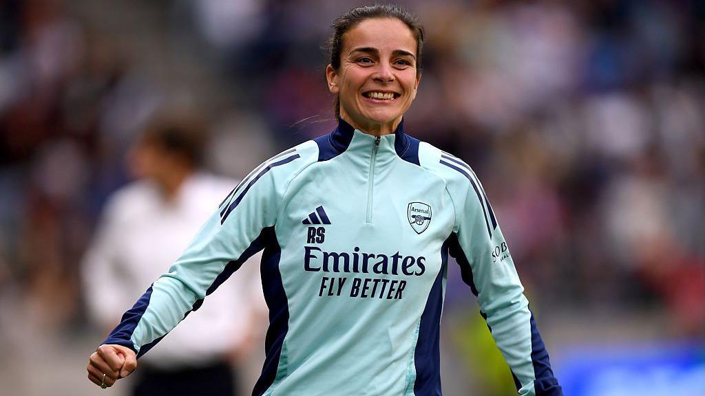 Renee Slegers célébrant la victoire d'Arsenal