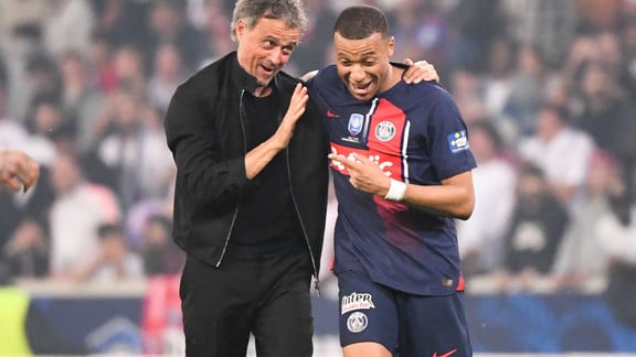 Luis Enrique lors d'une conférence de presse au PSG