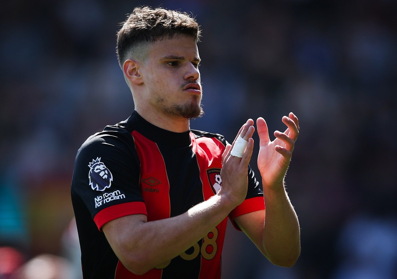 Milos Kerkez en action pour Bournemouth