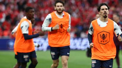 Khvicha Kvaratskhelia sur la pelouse lors de la finale