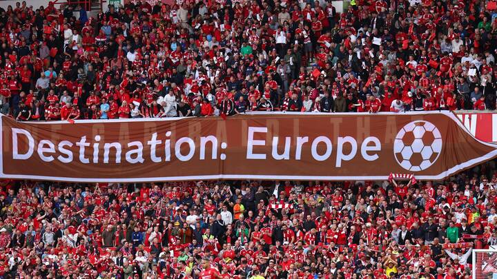 Une bannière Destination Europe au City Ground