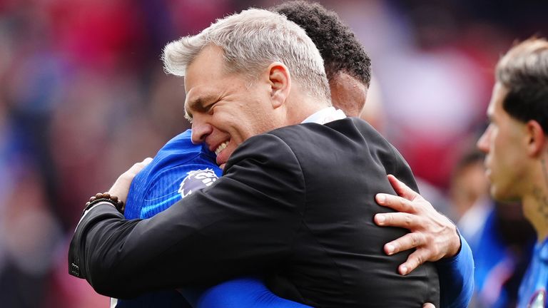 Todd Boehly embrasse Reece James