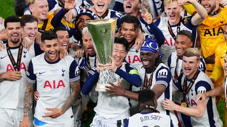 Tottenham célèbre sa victoire en Ligue Europa et sa qualification pour la Ligue des champions
