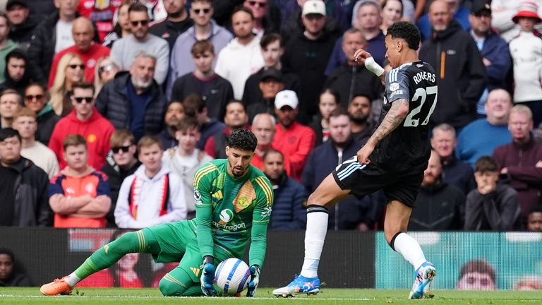 Morgan Rogers célèbre après avoir marqué un but annulé